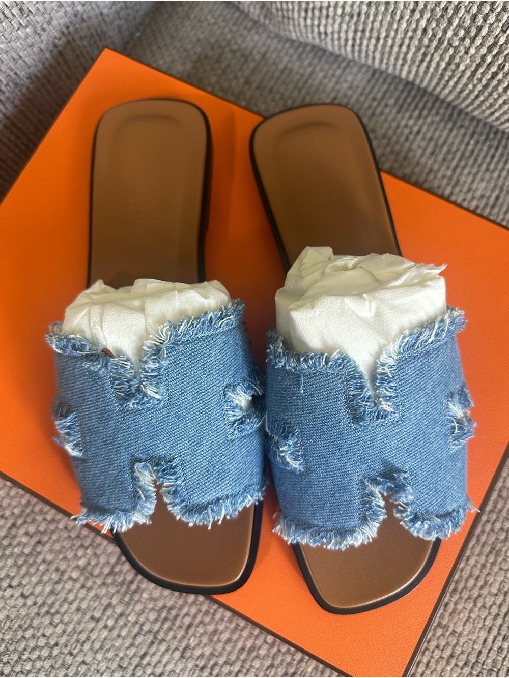 NEW in box HERMÈS Bleu Clair DENIM Fringe Oran Sandals - Picture 2 of 16